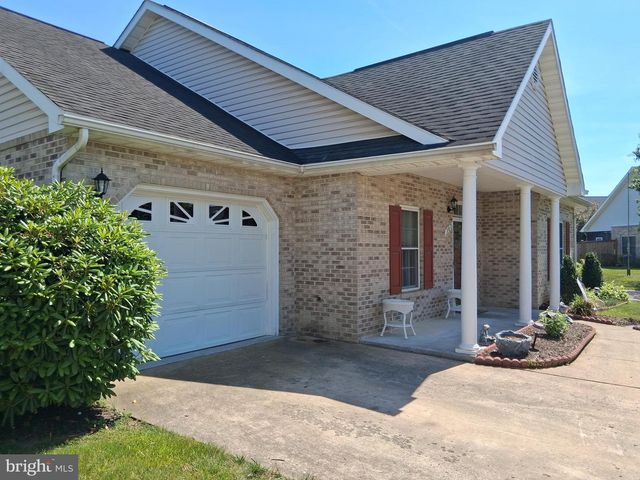 307 LYNN DR, Stephens City, VA 22655