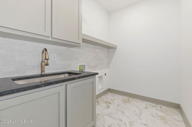 7209 Sunset Ln, Crestwood, KY 40014