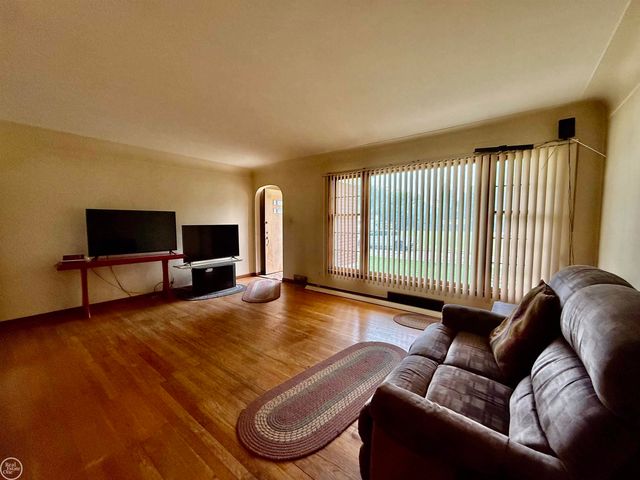 13490 Brainwood Street, Warren, MI 48089