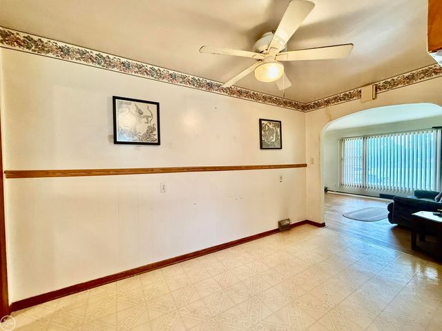 13490 Brainwood Street, Warren, MI 48089