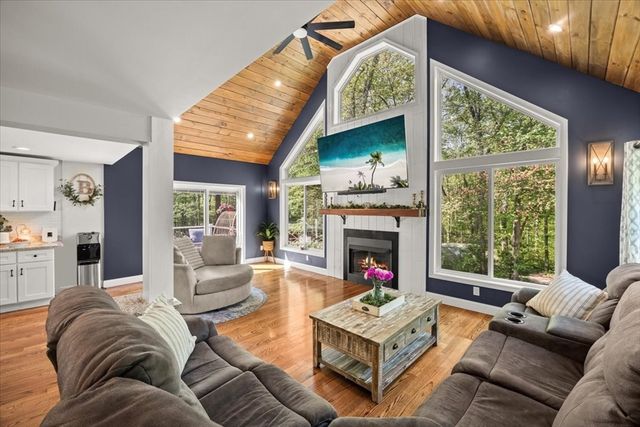 44 S Main St, Berkley, MA 02779