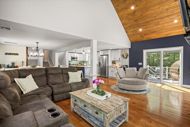 44 S Main St, Berkley, MA 02779