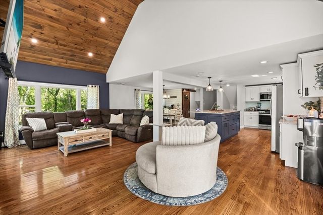 44 S Main St, Berkley, MA 02779