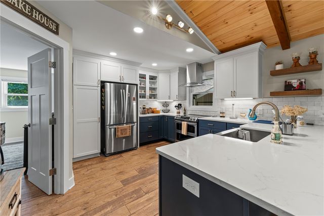 244 Lake View Court, Lavonia, GA 30553