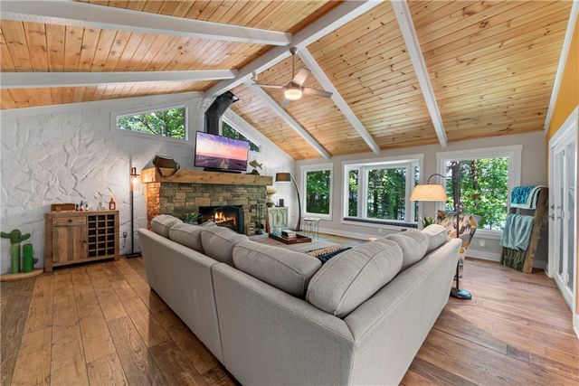 244 Lake View Court, Lavonia, GA 30553