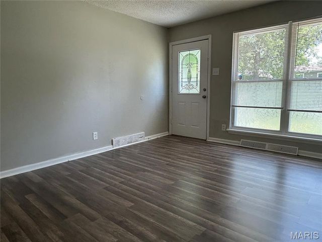 6023 Shillington Drive, St Louis, MO 63134