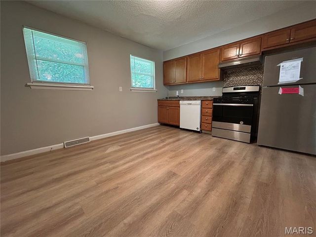 6023 Shillington Drive, St Louis, MO 63134