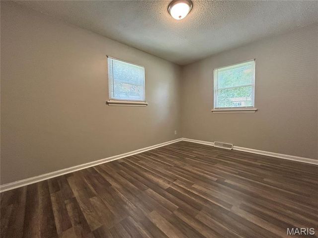 6023 Shillington Drive, St Louis, MO 63134