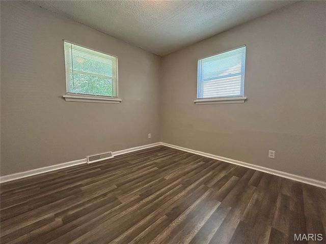 6023 Shillington Drive, St Louis, MO 63134