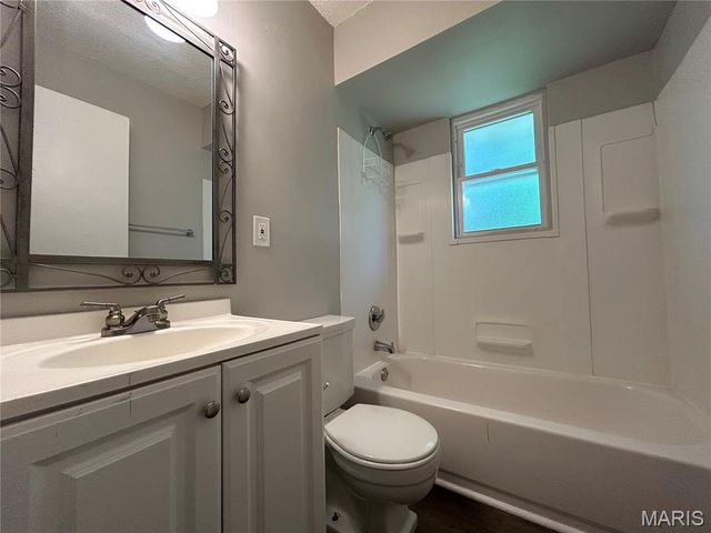 6023 Shillington Drive, St Louis, MO 63134