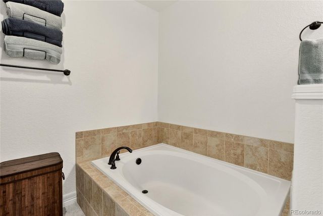 8886 Tappy Toorie Circle, Highlands Ranch, CO 80129