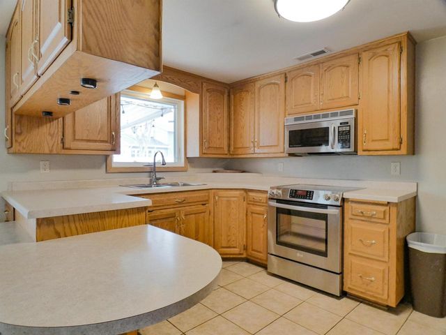 929 MARVELLE LANE, Green Bay, WI 54304