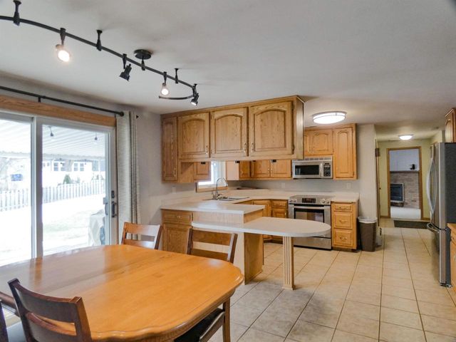 929 MARVELLE LANE, Green Bay, WI 54304