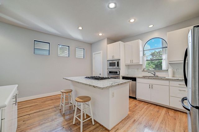 5838 Larkin Street, Houston, TX 77007