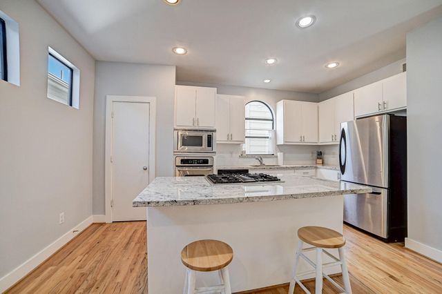 5838 Larkin Street, Houston, TX 77007