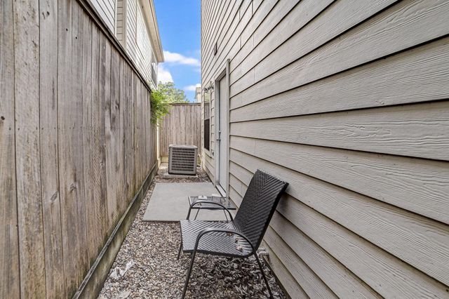 5838 Larkin Street, Houston, TX 77007