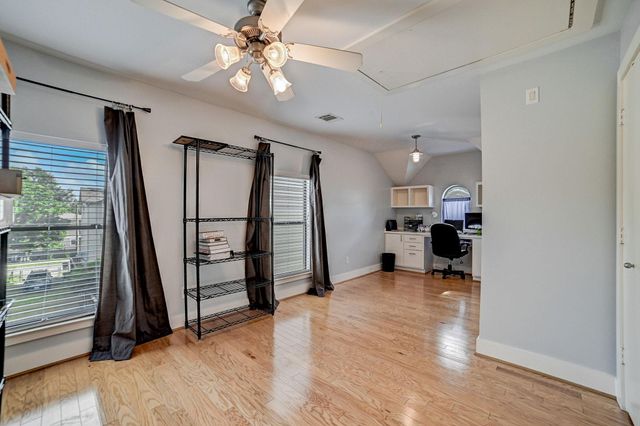 5838 Larkin Street, Houston, TX 77007