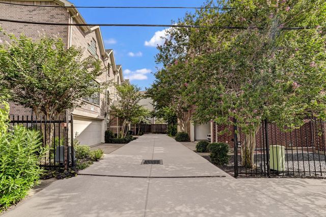 5838 Larkin Street, Houston, TX 77007
