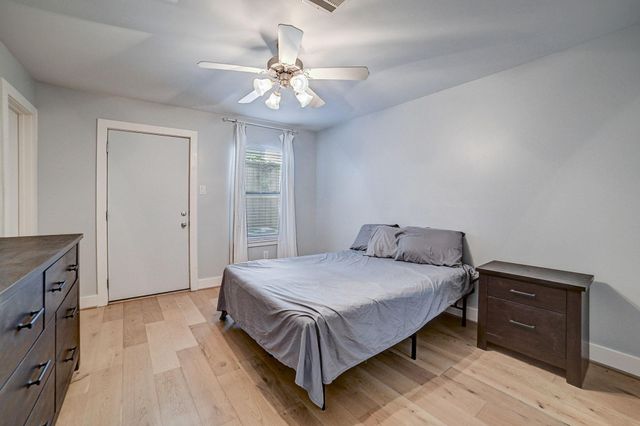 5838 Larkin Street, Houston, TX 77007