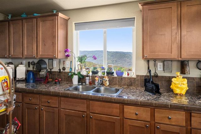 6920 Pano Ln, Somerset, CA 95684