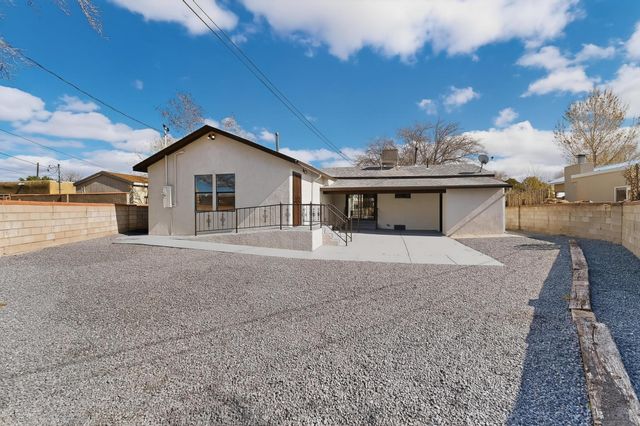 2205 Marie Place NW, Albuquerque, NM 87104