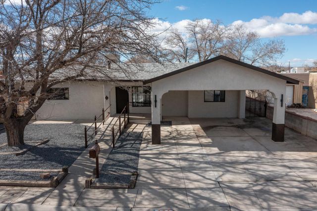 2205 Marie Place NW, Albuquerque, NM 87104