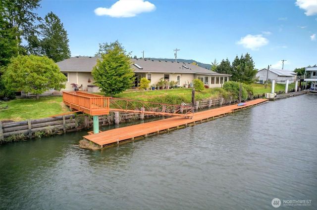 45 N Welcome Slough Road, Cathlamet, WA 98612