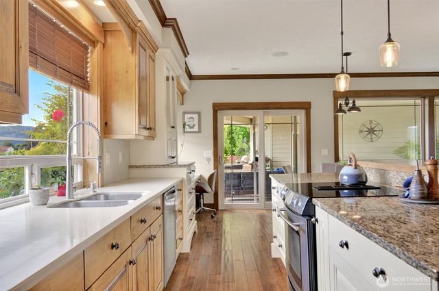 45 N Welcome Slough Road, Cathlamet, WA 98612