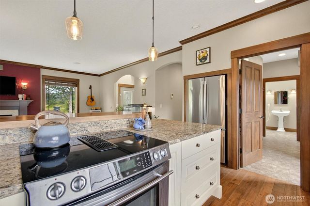 45 N Welcome Slough Road, Cathlamet, WA 98612