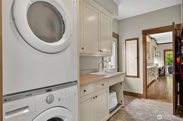 45 N Welcome Slough Road, Cathlamet, WA 98612