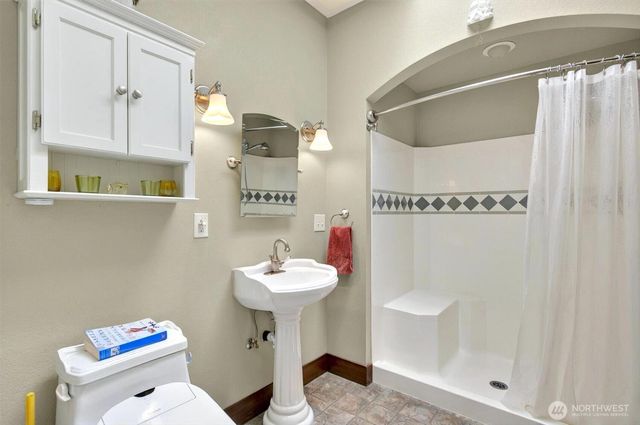 45 N Welcome Slough Road, Cathlamet, WA 98612