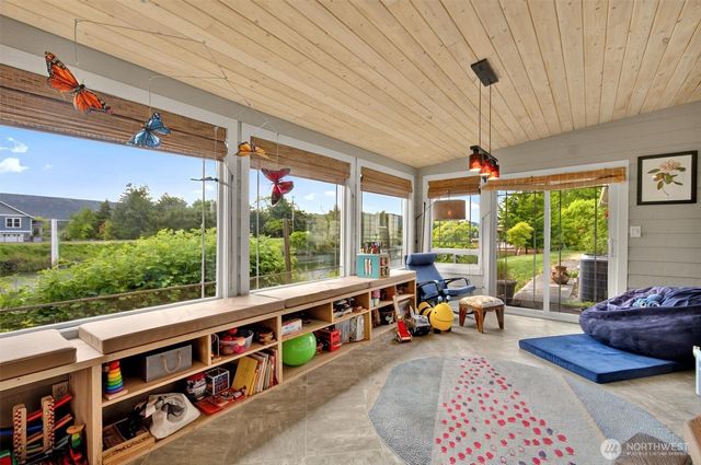 45 N Welcome Slough Road, Cathlamet, WA 98612