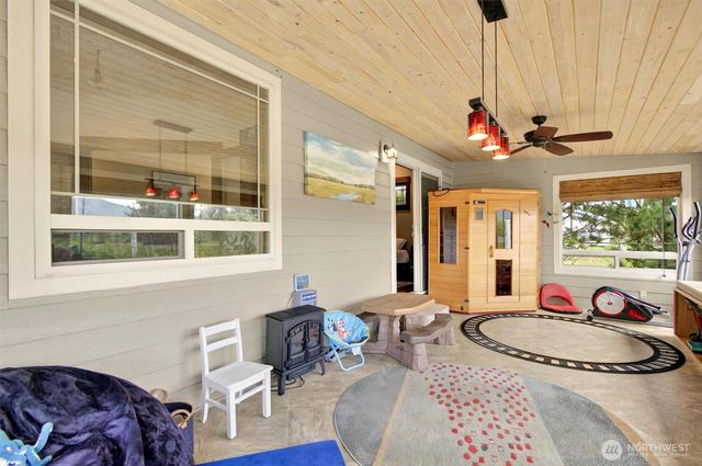 45 N Welcome Slough Road, Cathlamet, WA 98612