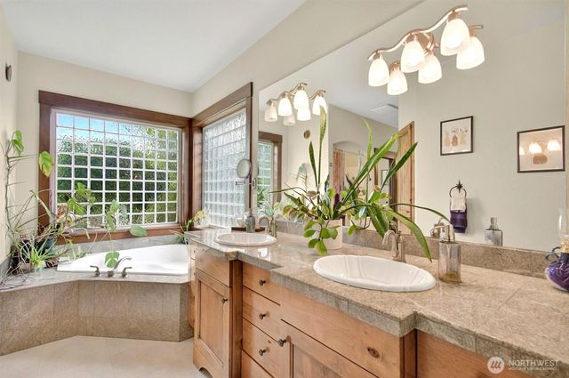 45 N Welcome Slough Road, Cathlamet, WA 98612