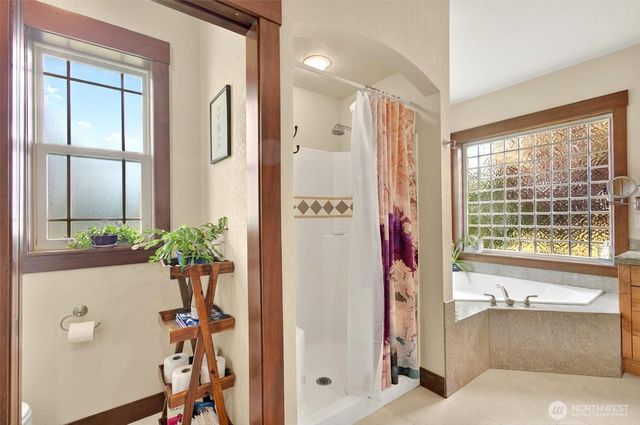 45 N Welcome Slough Road, Cathlamet, WA 98612