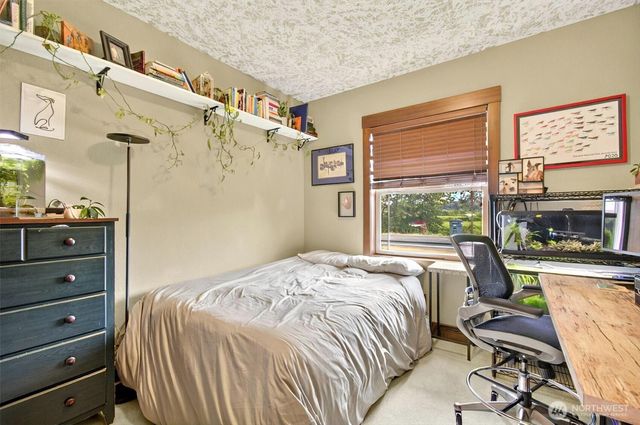 45 N Welcome Slough Road, Cathlamet, WA 98612