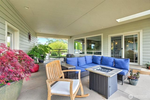 45 N Welcome Slough Road, Cathlamet, WA 98612