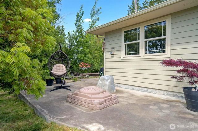 45 N Welcome Slough Road, Cathlamet, WA 98612