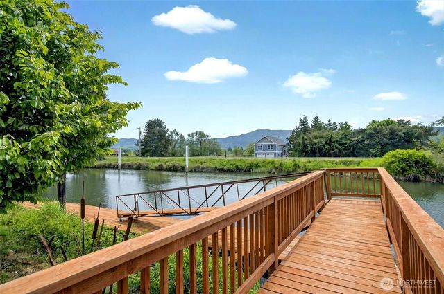 45 N Welcome Slough Road, Cathlamet, WA 98612