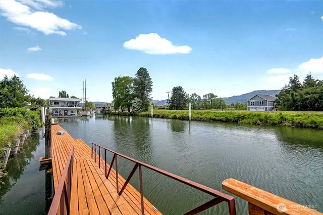 45 N Welcome Slough Road, Cathlamet, WA 98612