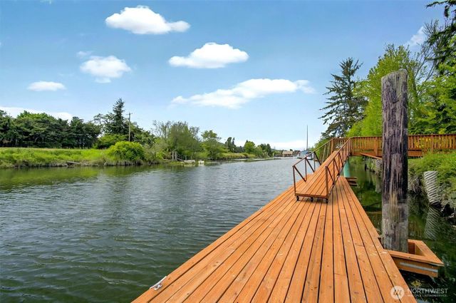 45 N Welcome Slough Road, Cathlamet, WA 98612