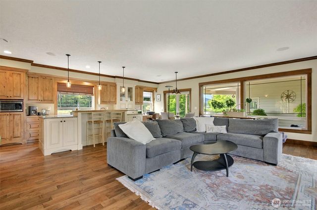 45 N Welcome Slough Road, Cathlamet, WA 98612