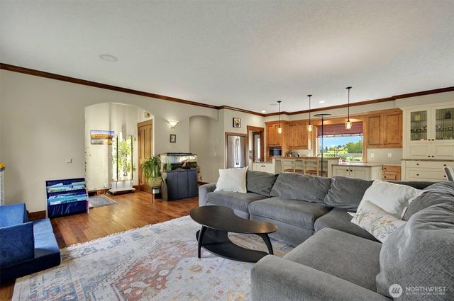 45 N Welcome Slough Road, Cathlamet, WA 98612