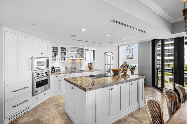 3100 S Ocean Boulevard 302s, Palm Beach, FL 33480