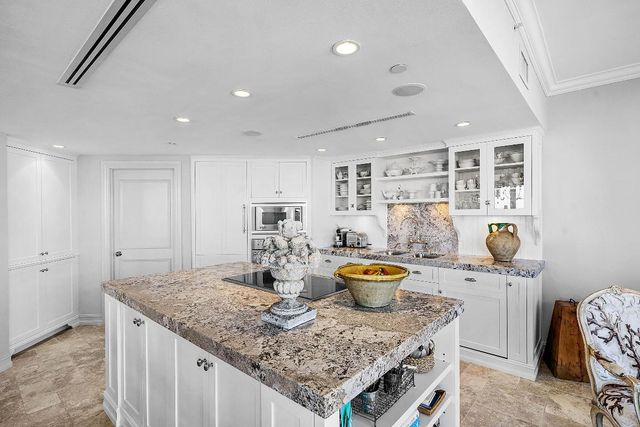 3100 S Ocean Boulevard 302s, Palm Beach, FL 33480