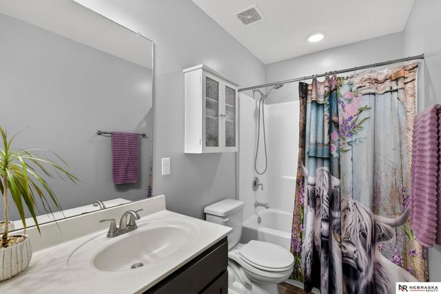 10702 Laramie Street, Papillion, NE 68046