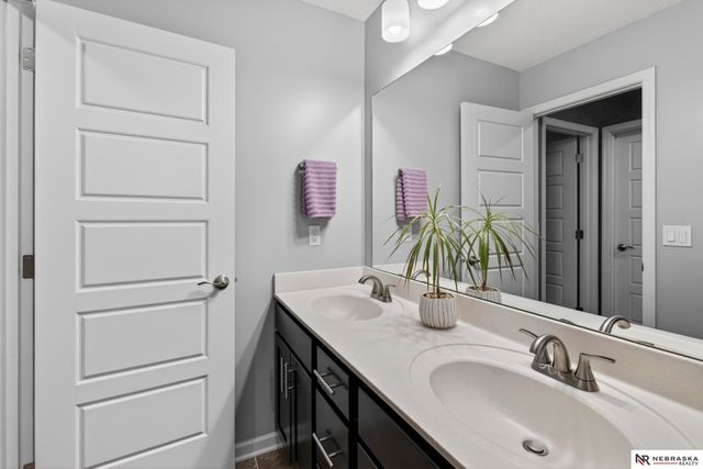 10702 Laramie Street, Papillion, NE 68046