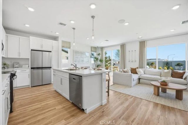 3223 E Avenue J-4, Lancaster, CA 93535