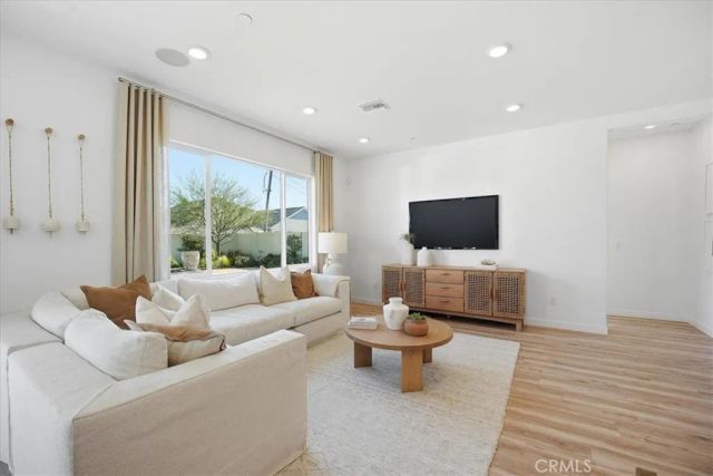 3223 E Avenue J-4, Lancaster, CA 93535