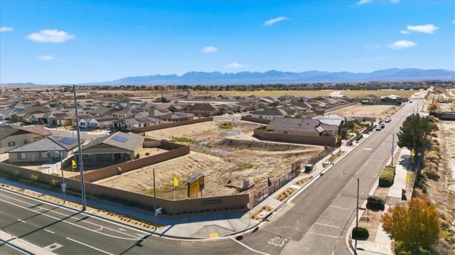 3223 E Avenue J-4, Lancaster, CA 93535
